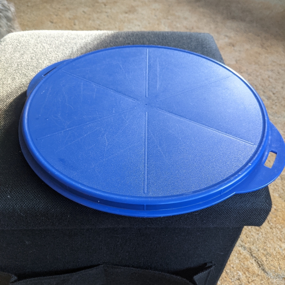 Tupperware Round Cake - Picture 4 of 4